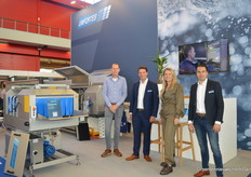 Marc van der Giessen, Robin van der Pligt, Cherique Kranendonk and Jeroen Verkerk (Unifortes) showed the Basic Washer. Smaller version of the Basic Washer machine presented (hortidaily.com)